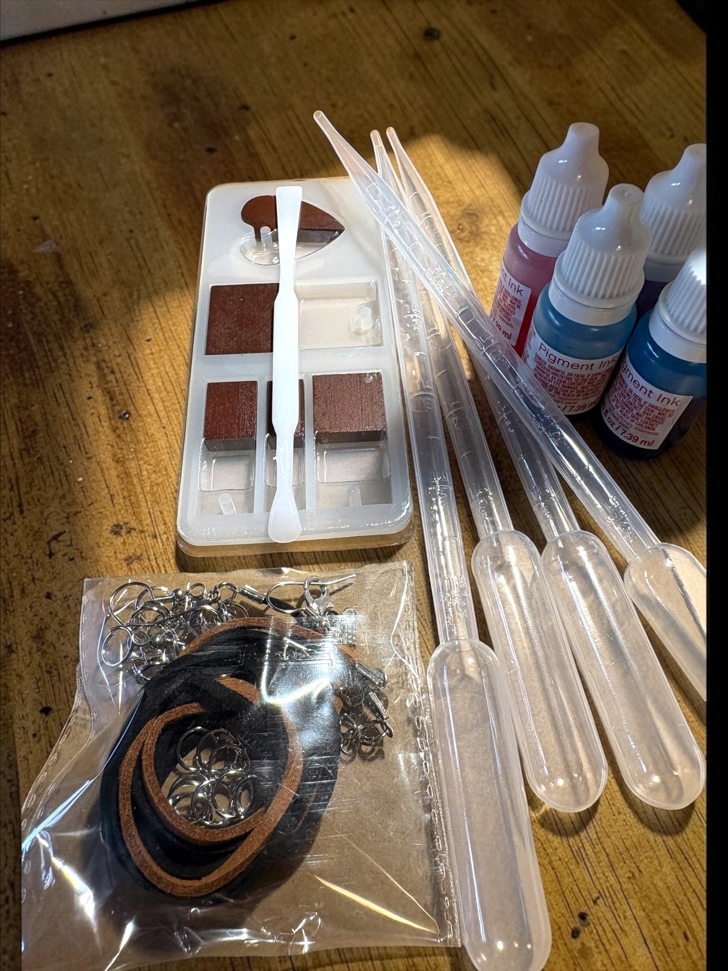 Beginner Resin Art Tool Kit (No Resin Included) + Bonus Digital Resin Lesson